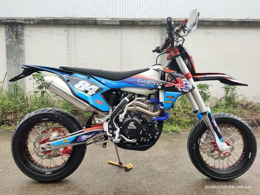 Vier Motorräder Supermoto-Fahrräder der Anschlag-wassergekühlte Maschinen-NC450 Super-Motard