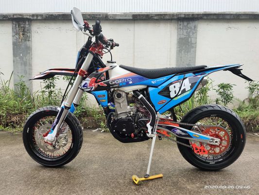 Vier Motorräder Supermoto-Fahrräder der Anschlag-wassergekühlte Maschinen-NC450 Super-Motard