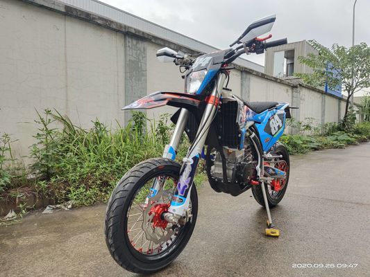 Vier Motorräder Supermoto-Fahrräder der Anschlag-wassergekühlte Maschinen-NC450 Super-Motard