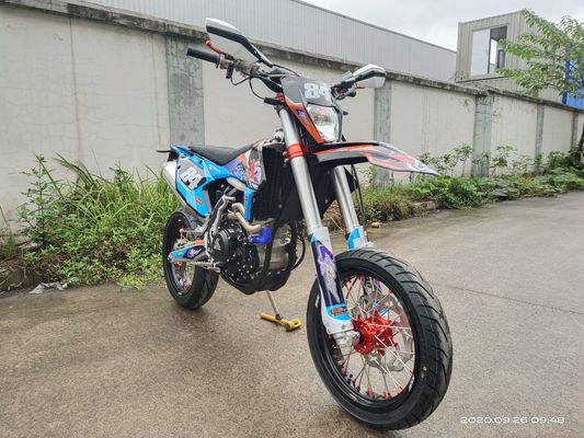Vier Motorräder Supermoto-Fahrräder der Anschlag-wassergekühlte Maschinen-NC450 Super-Motard