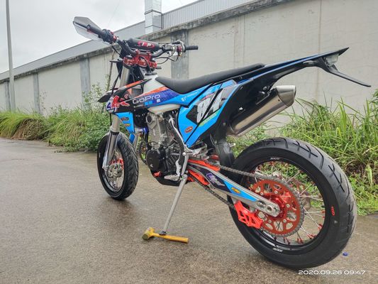 Vier Motorräder Supermoto-Fahrräder der Anschlag-wassergekühlte Maschinen-NC450 Super-Motard