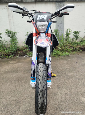 Vier Motorräder Supermoto-Fahrräder der Anschlag-wassergekühlte Maschinen-NC450 Super-Motard