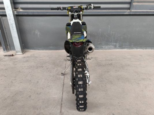 Offroad-Performance mit KEWS 176fmn YB300H Viertakt Enduro K23