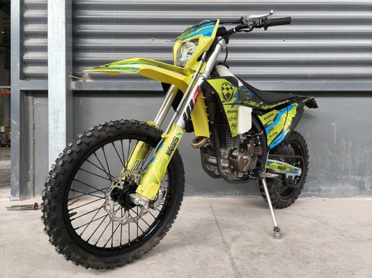 Offroad-Performance mit KEWS 176fmn YB300H Viertakt Enduro K23