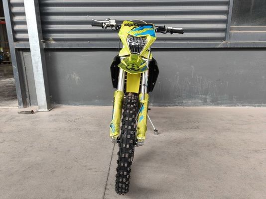 Offroad-Performance mit KEWS 176fmn YB300H Viertakt Enduro K23