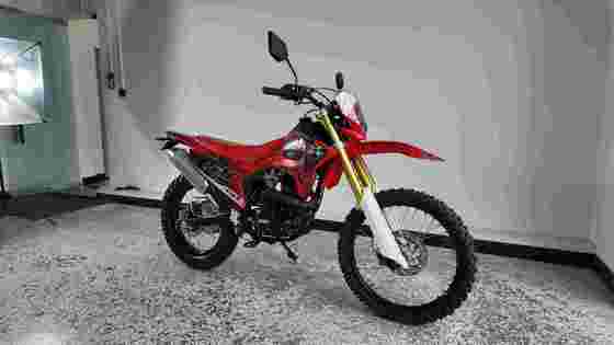 KEWS SE250 Four Stroke Motocross 250CC Motorcycle with 223ML Piston Displacement 15/8500 Maximum Power and 19/6500 Maximum Torque